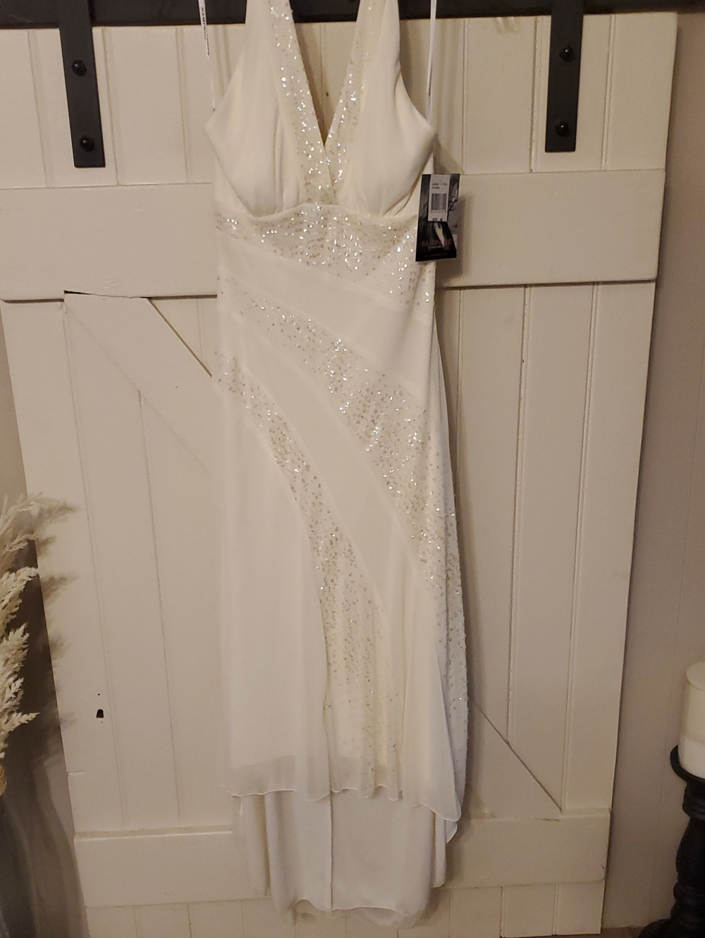Elegant White Sequin V-Neck Evening Dress
